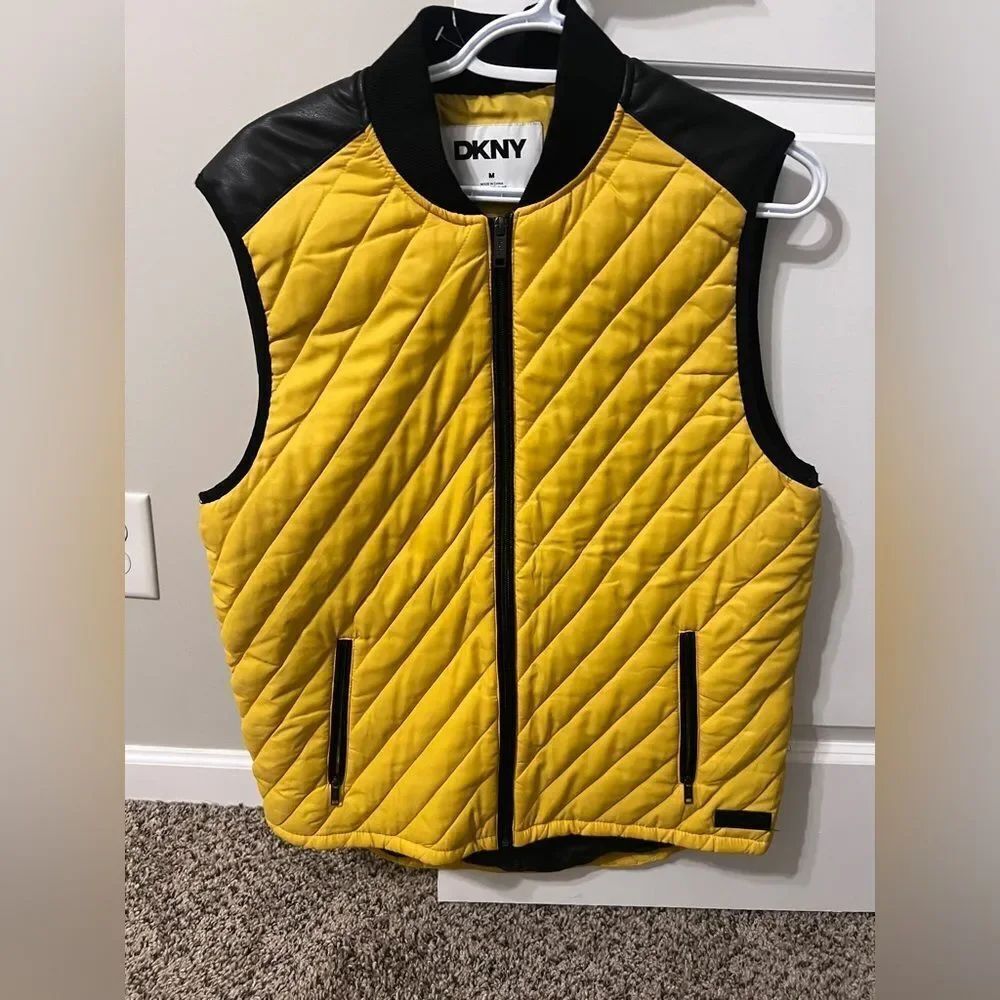 DKNY SZ M Men's Quilted Yellow Black Puffer Vest DK34VT1808 $108 - Picture 2 of 7